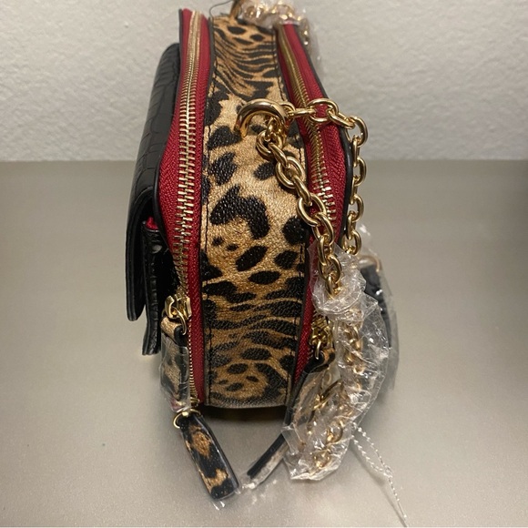 NWT Sondra Robert’s Leopard/Croc Embossed Crossbody Camera Bag With Gold Chain - Picture 5 of 12